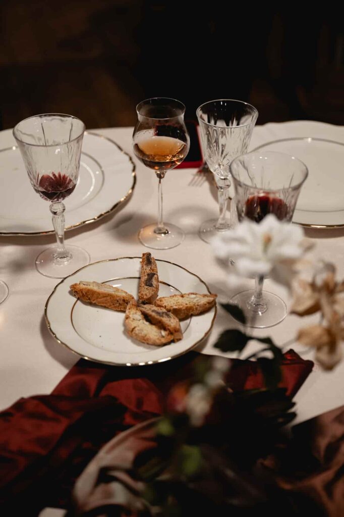 Cantucci-Vinsanto-tavola
