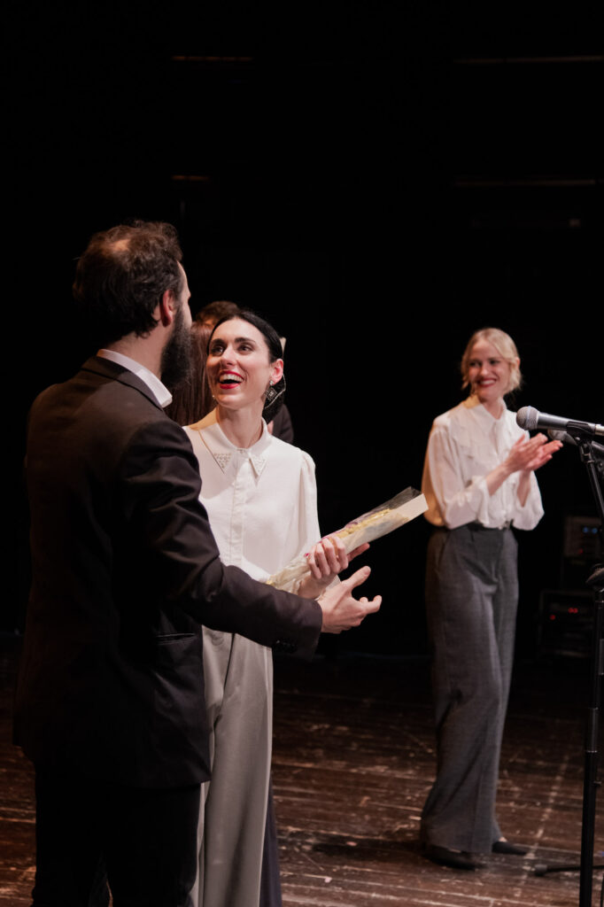 Spettacolo-teatrale-con-donna