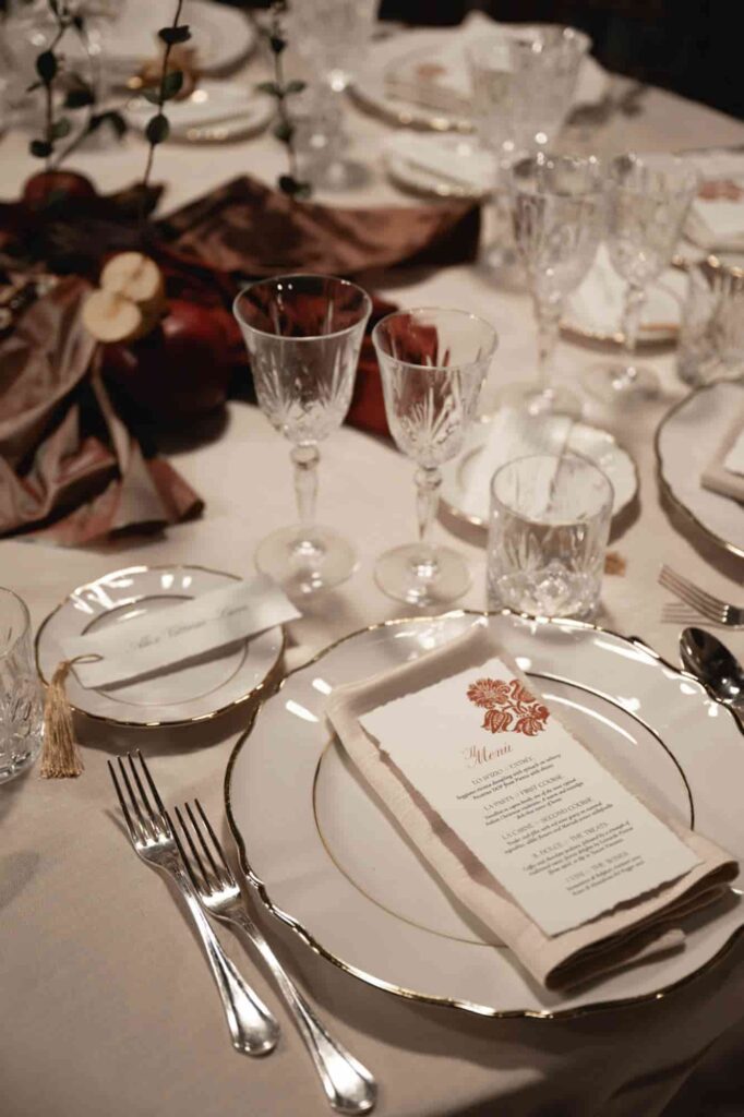 Tavola-apparecchiata-menu